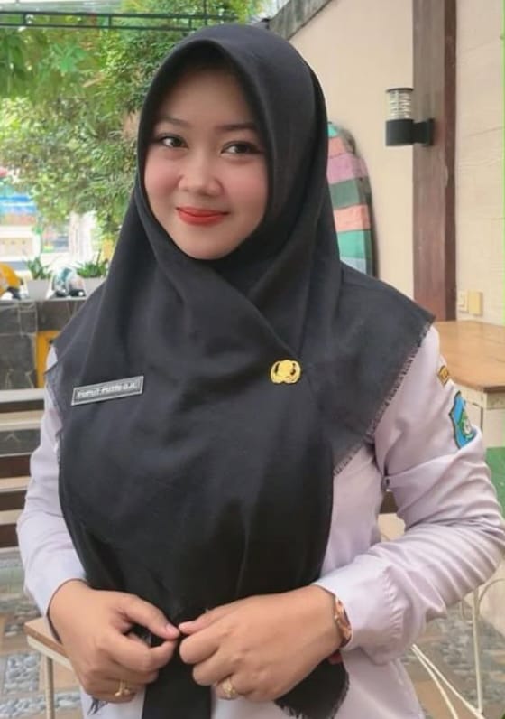 PUPUT PUTRI DIA RAHAYU, S.Pd