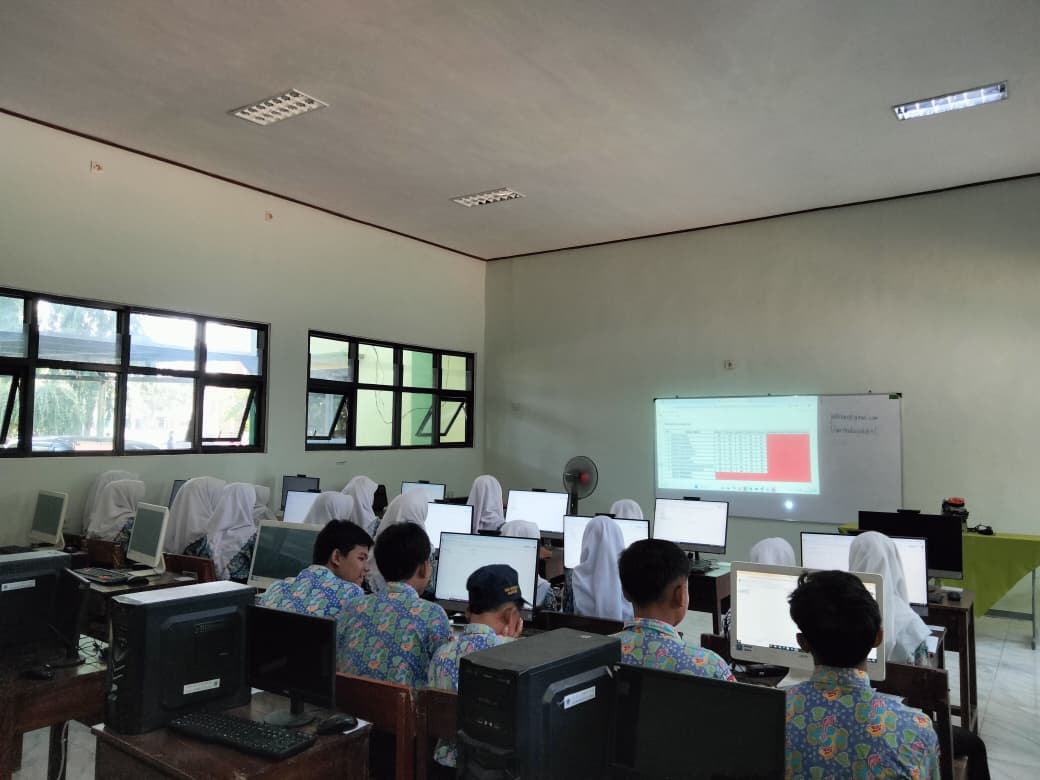 LABORATORIUM KOMPUTER